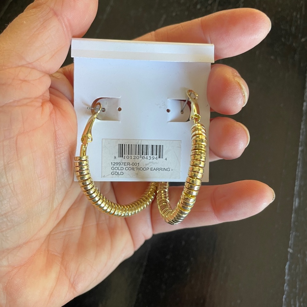 GOLD COIL HOOP EARRING by Jules Smith, NWT. - Picture 7 of 15